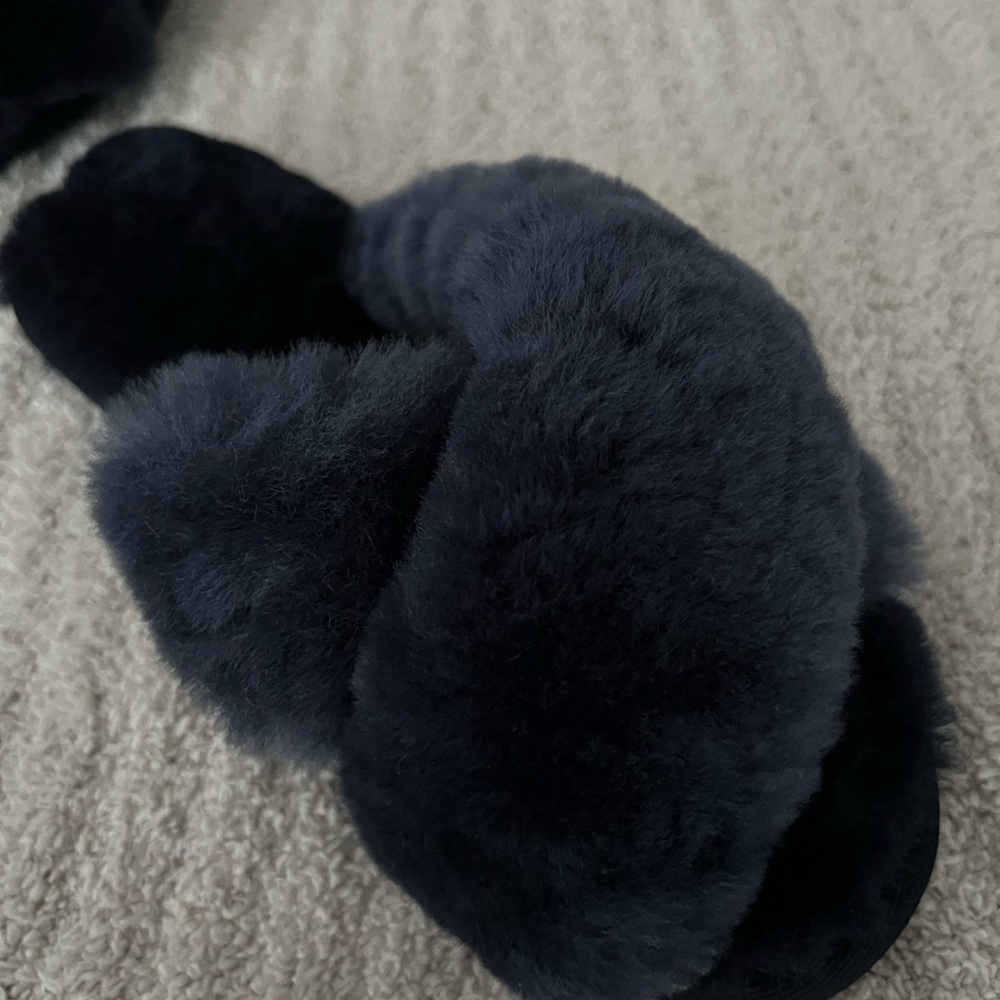 EMU Mayberry slipper - midnight blue 
Women’s size 8
Great condition - Picture 5 of 6